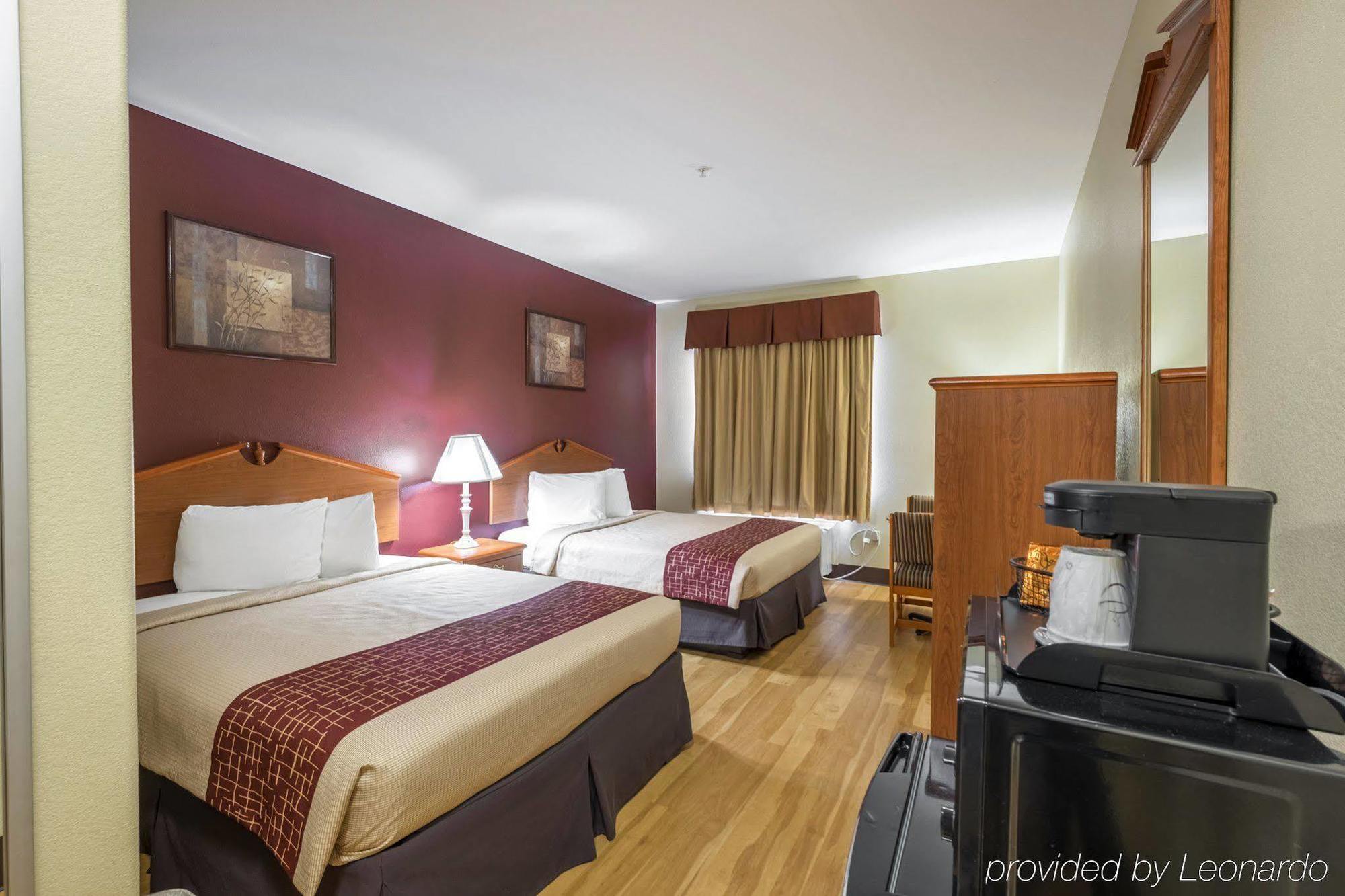 Red Roof Inn & Suites Lake Charles Exteriör bild